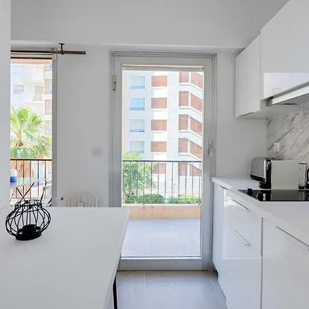 Beautiful Flat With Balcony - 200m From The