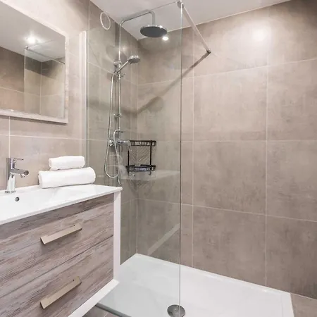 Beautiful Flat With Balcony - 200m From The Apartament