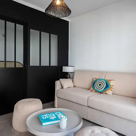 Apartment Beautiful Flat With Balcony - 200m From The *