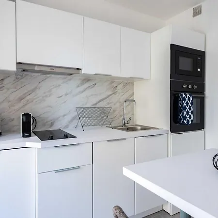 Apartament Beautiful Flat With Balcony - 200m From The Antibes
