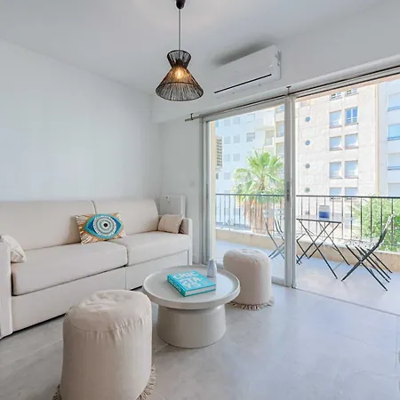 Beautiful Flat With Balcony - 200m From The *
