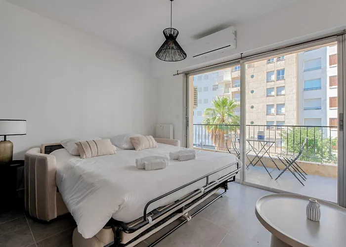 Beautiful Flat With Balcony - 200m From The Apartmán *