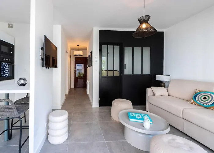 Apartmán Beautiful Flat With Balcony - 200m From The
